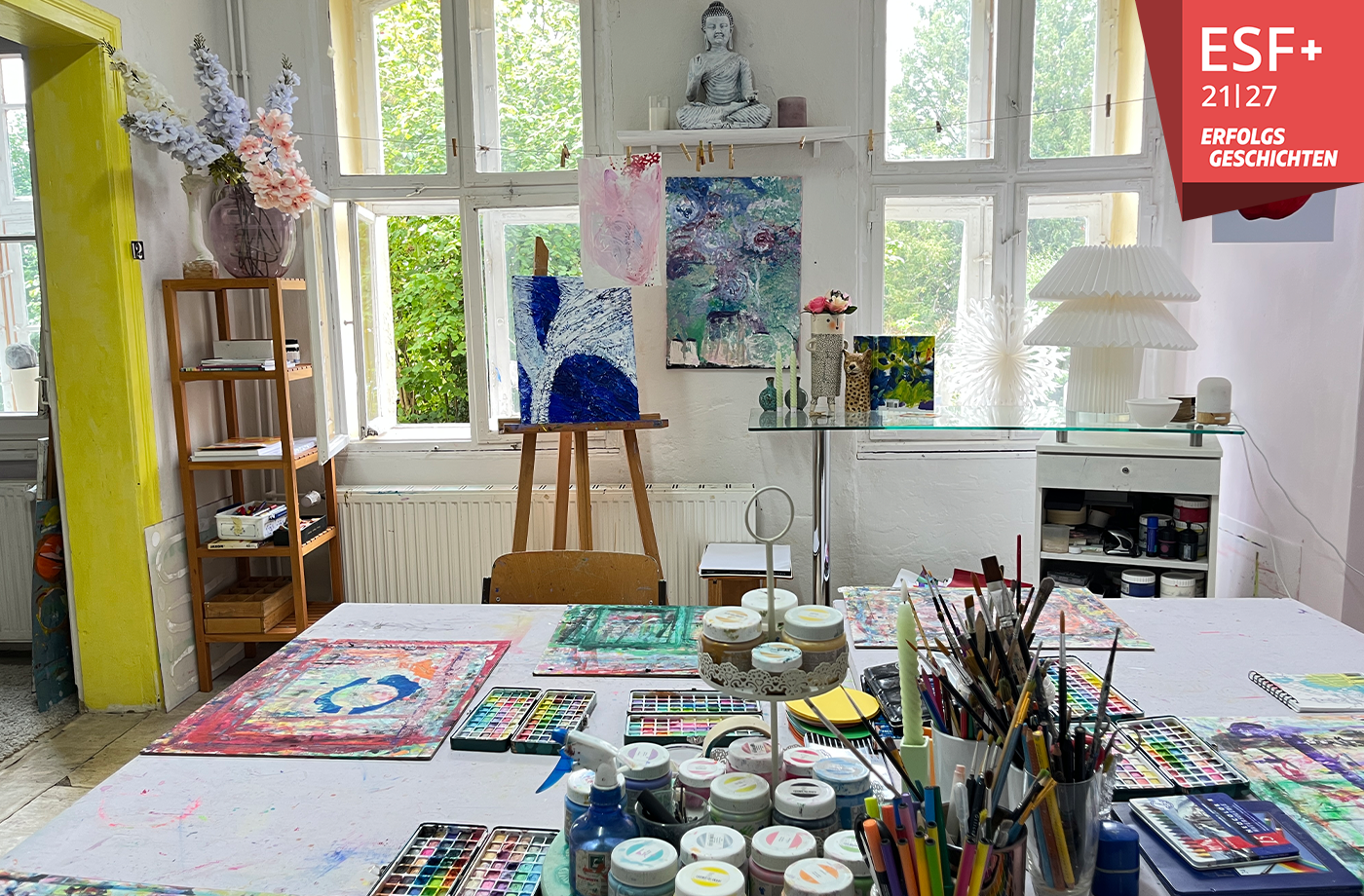 Im Atelier Rathenow befinden viele Gemälde und Materialien zum Malen (© BRANDaktuell)