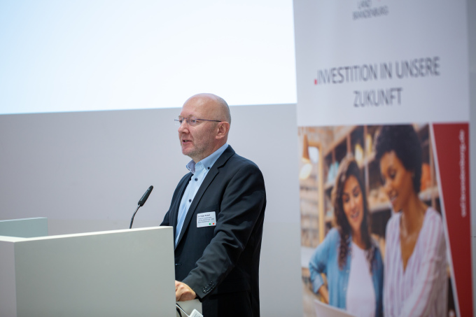 Dr. Holger Seibert, Wissenschaftlicher Mitarbeiter im Institut für Arbeitsmarkt- und Berufsforschung (IAB) Berlin-Brandenburg hält eine Keynote