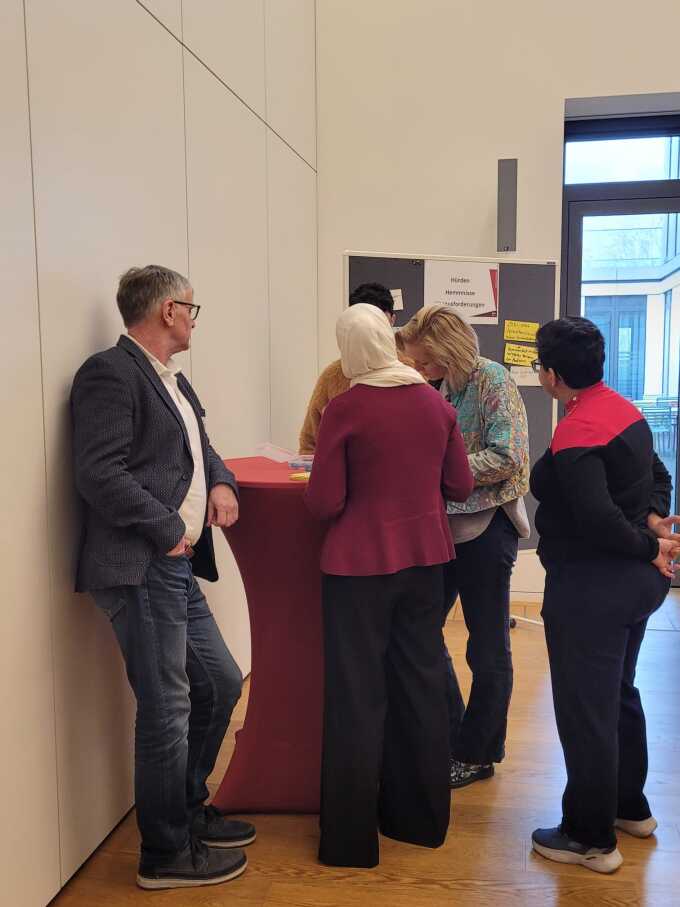 Vertreter der Projekte tauschen sich aus