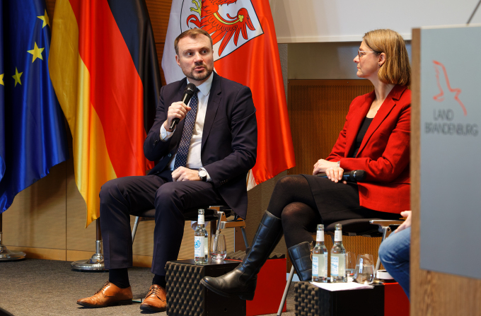 Daniel Keller und Katja Karger (DGB Bezirksvorsitzende Berlin-Brandenburg) (Foto: Manfred Vogel)